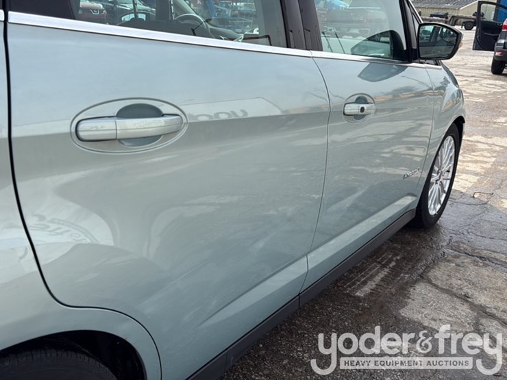 2013-ford-cmax-image-18