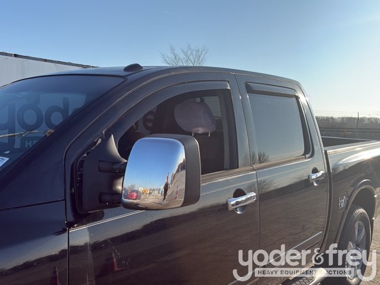 2011-nissan-titan-image-10