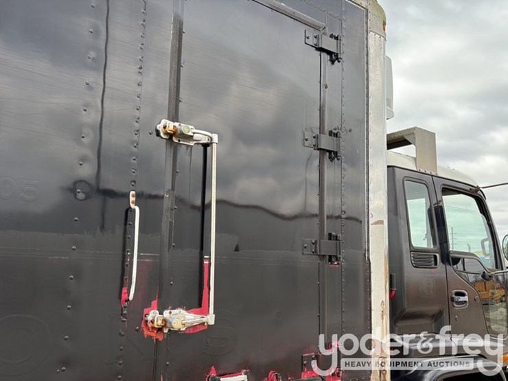 2001-isuzu-npr-image-33