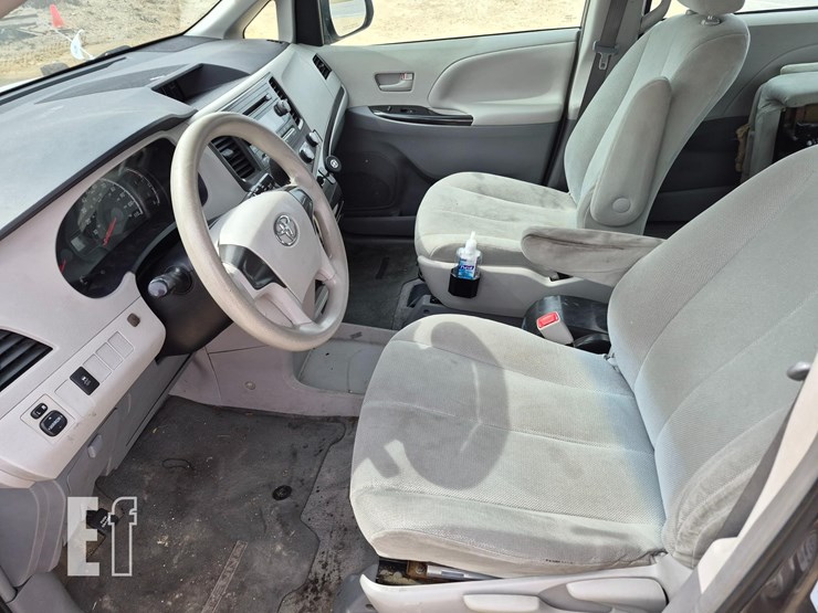 toyota-sienna-image-15