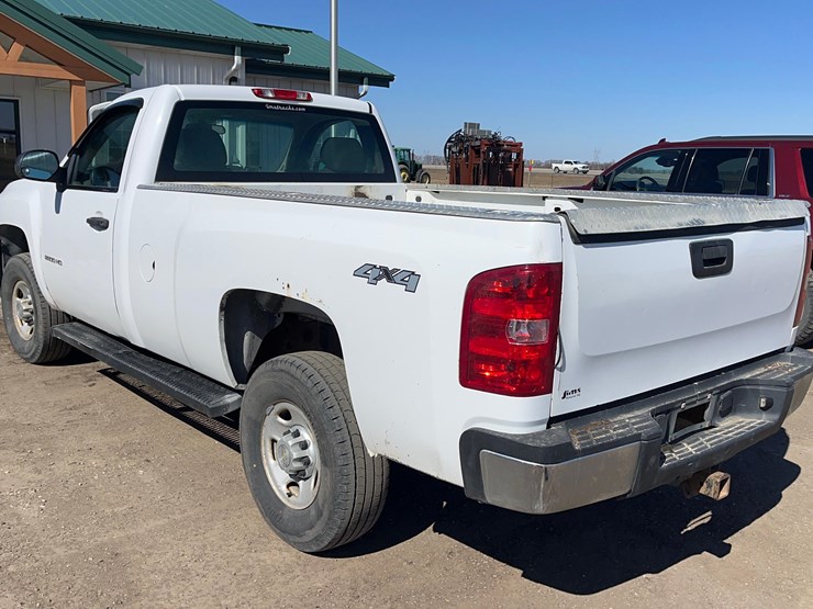 2010-chevrolet-2500-image-9