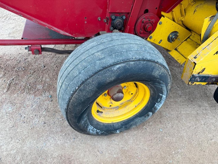 new-holland-br7060-image-15