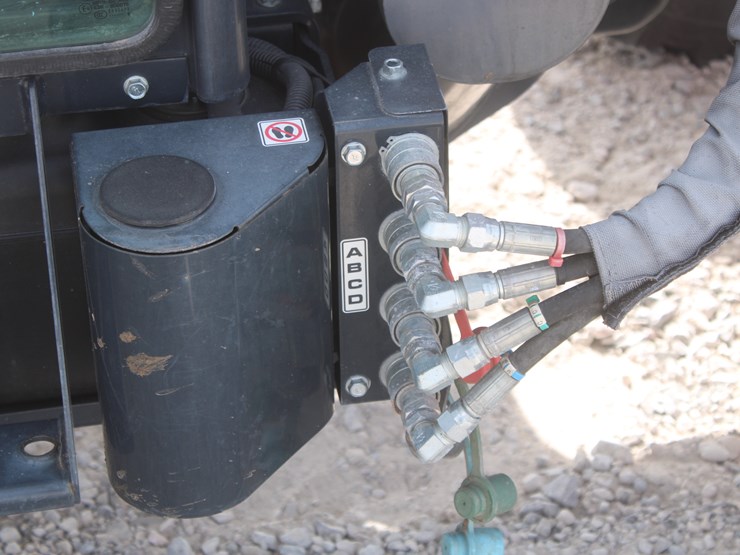 2018-massey-ferguson-1755m-image-47