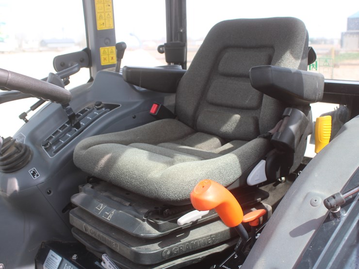 2018-massey-ferguson-1755m-image-24