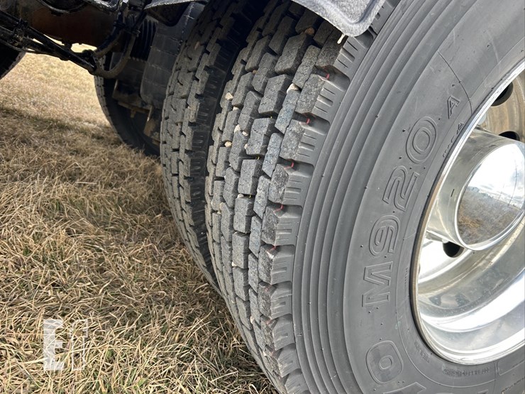 2025-kenworth-w900-image-46