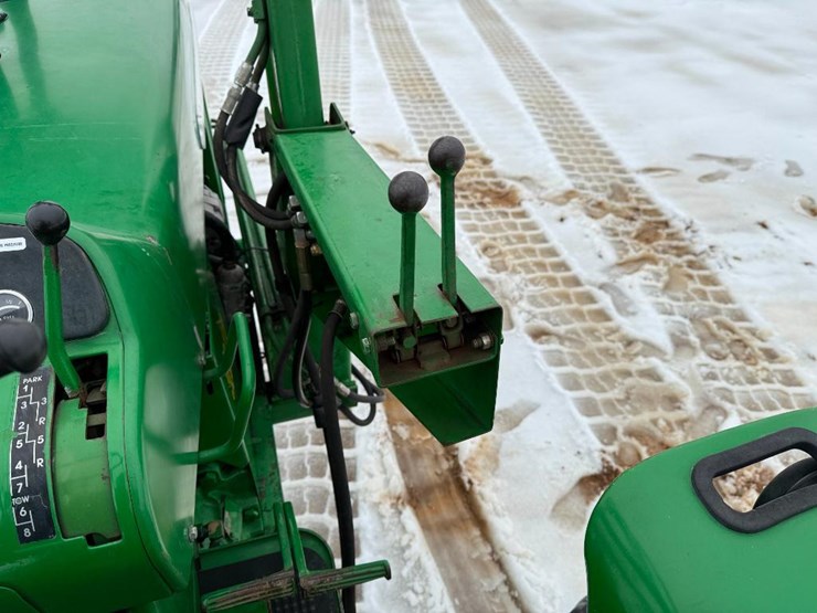 john-deere-3010-image-41