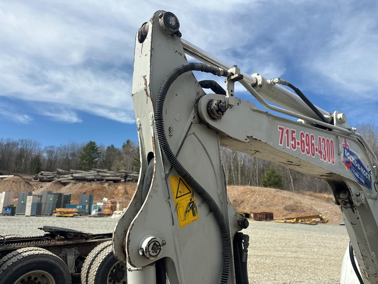 2014-takeuchi-tb240-image-19