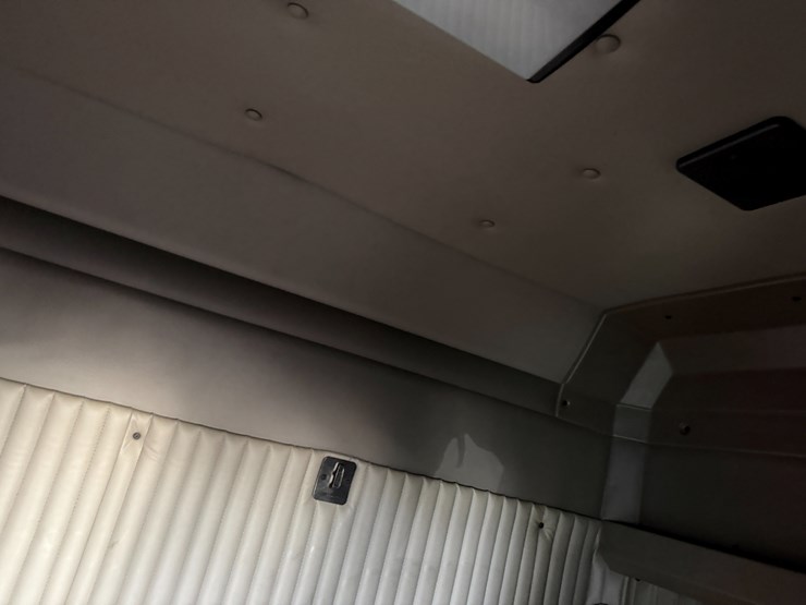 2012-kenworth-900b-image-86