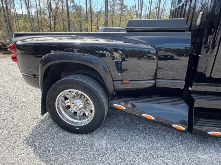 2008-freightliner-m2-106-image-32