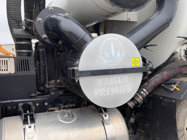 2018-peterbilt-567-hydrovac-truck-image-25