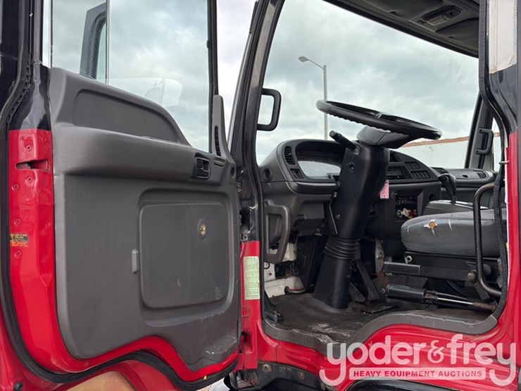 2001-isuzu-npr-image-46