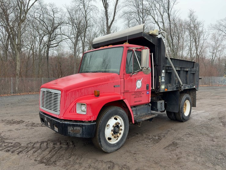 2003-freightliner-fl70-image-1