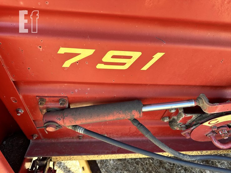 new-holland-791-image-4