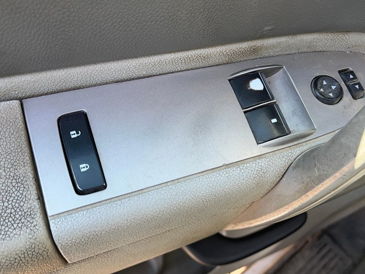 2010-chevrolet-2500-image-24