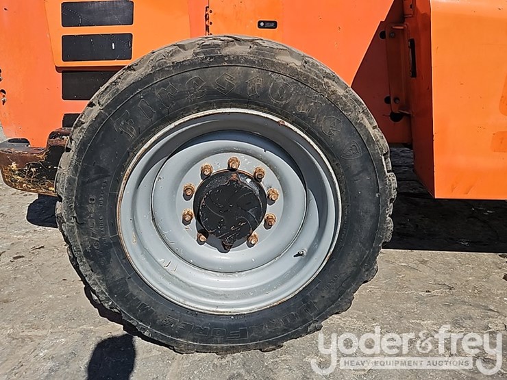 2016-jlg-6042-image-8