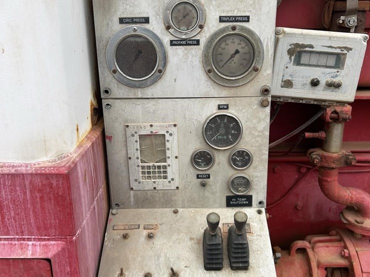 2004-peterbilt-357-image-28