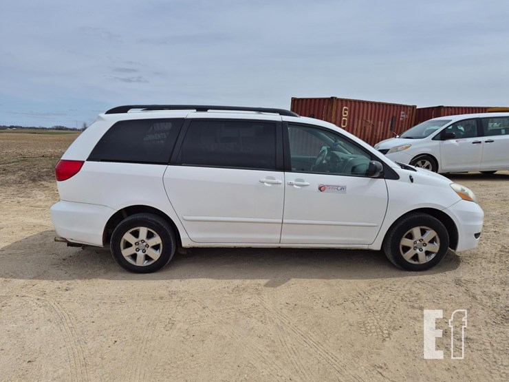 2009-toyota-sienna-image-7