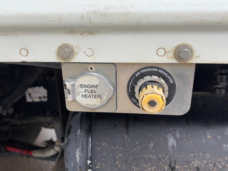 2018-peterbilt-567-hydrovac-truck-image-27