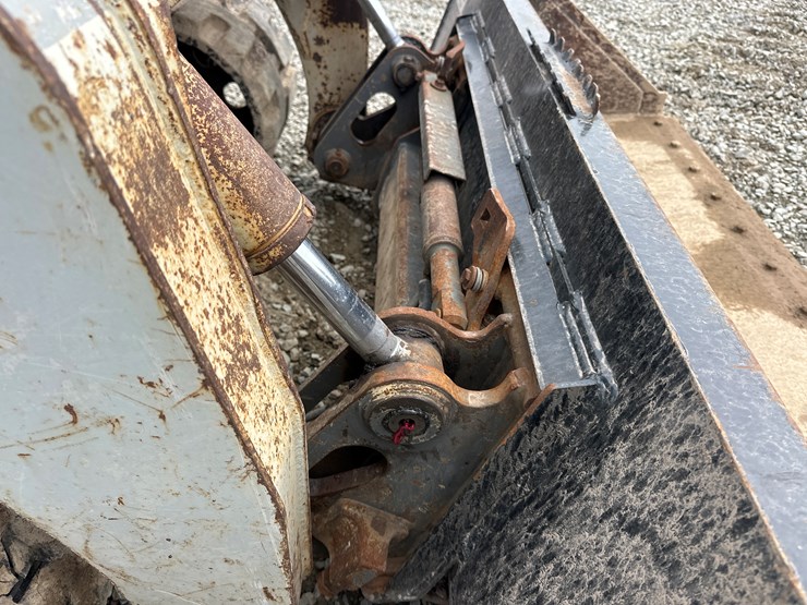 takeuchi-tl240-image-16