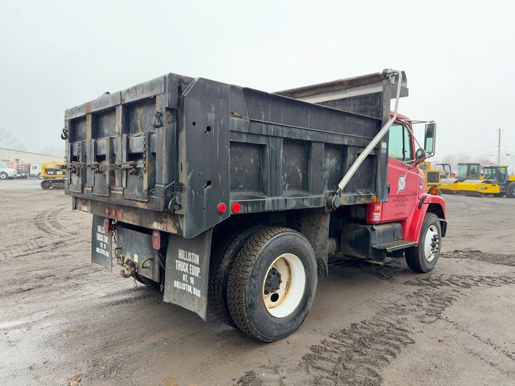 2003-freightliner-fl70-image-5