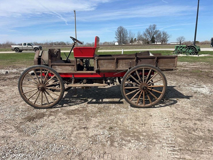 international-highwheeler---restoration-started---original-paint-bed-image-8