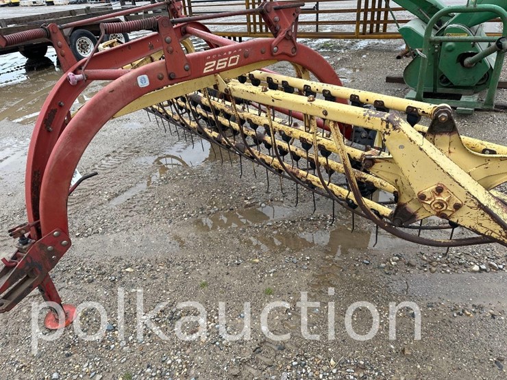 new-holland-260-image-2