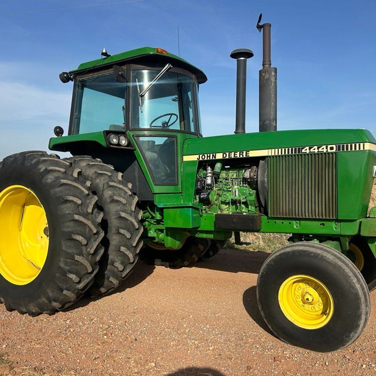 1982 JOHN DEERE 4440
