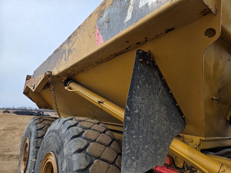 caterpillar-740-image-35