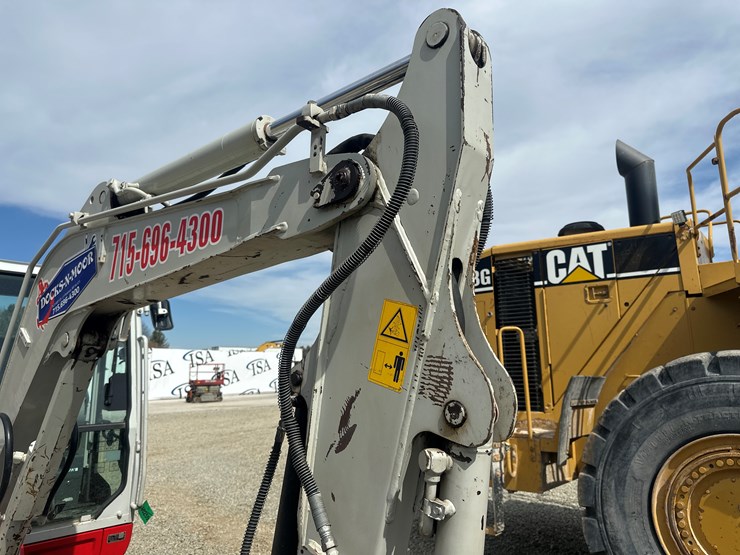 2014-takeuchi-tb240-image-20