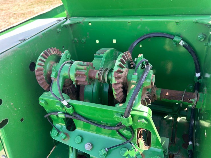 john-deere-348-image-6
