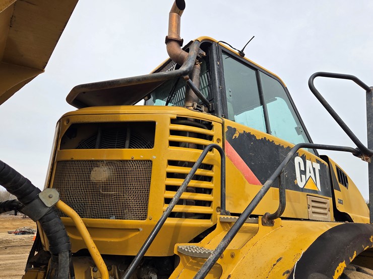 caterpillar-740-image-59