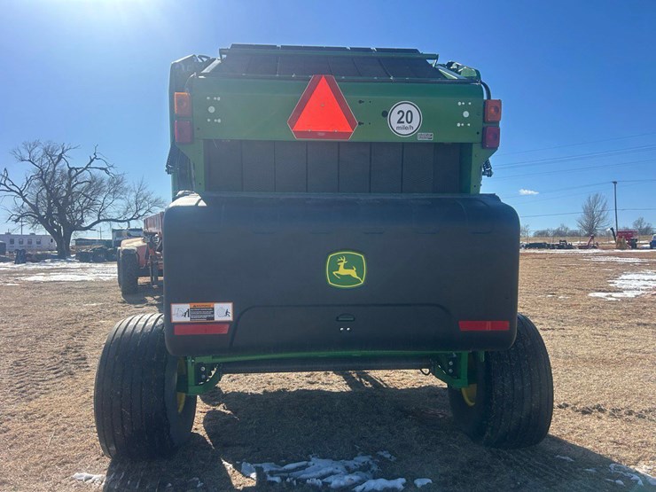 2024-john-deere-561r-image-4