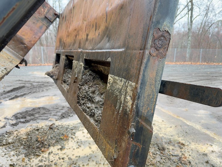 2003-freightliner-fl70-image-23