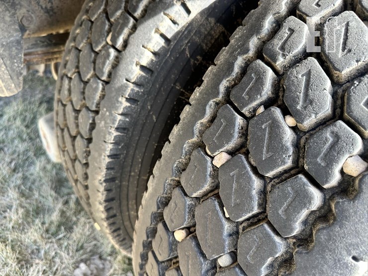 1991-freightliner-fld120-image-10