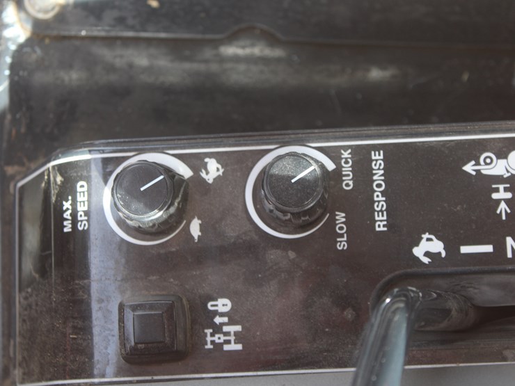 2018-massey-ferguson-1755m-image-25