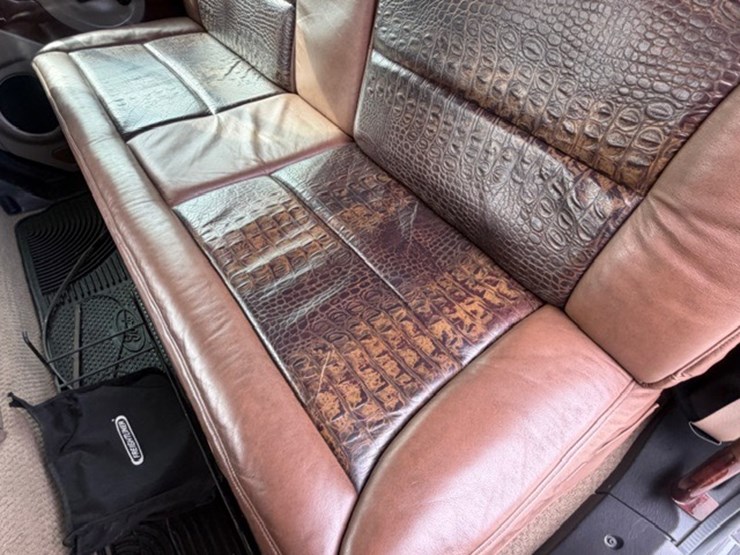 2008-freightliner-m2-106-image-46