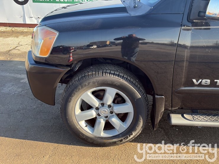 2011-nissan-titan-image-6