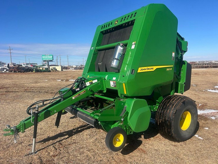 2024-john-deere-561r-image-1