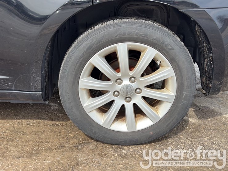 2013-chrysler-200-image-9