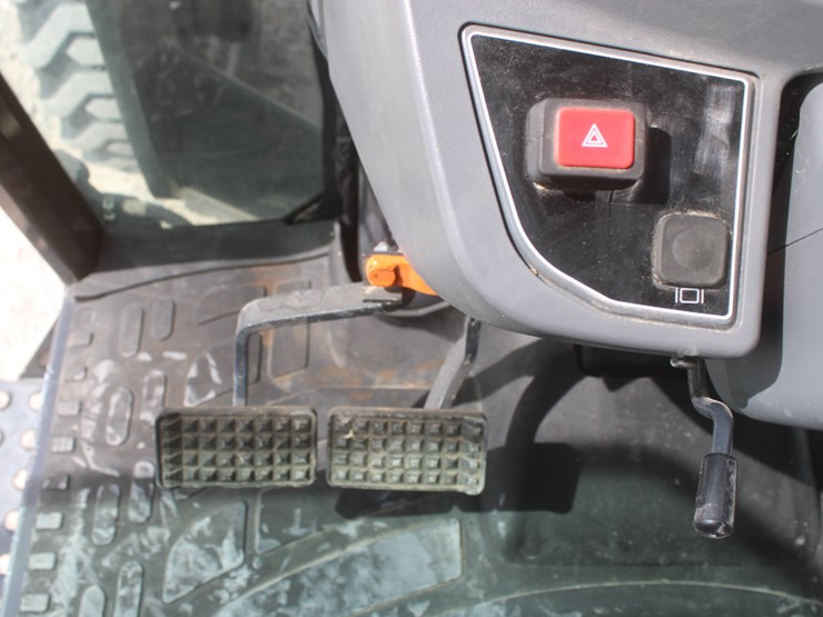 2018-massey-ferguson-1755m-image-30