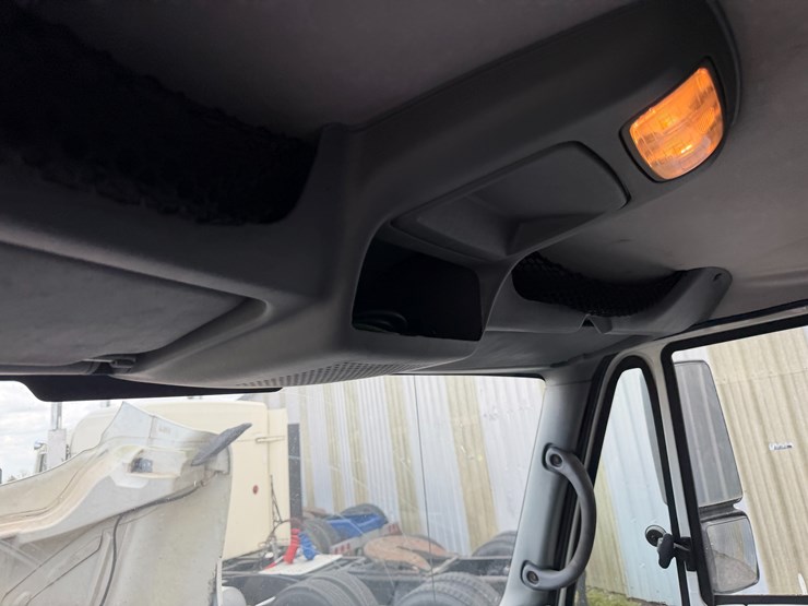 2004-international-durastar-4300-image-61