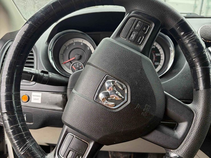 2013-dodge-caravan-image-11