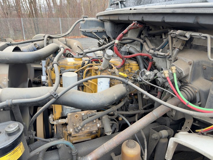 2002-freightliner-fl70-image-8