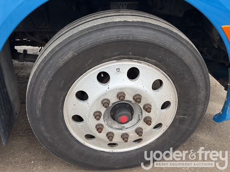 2018-peterbilt-579-image-37