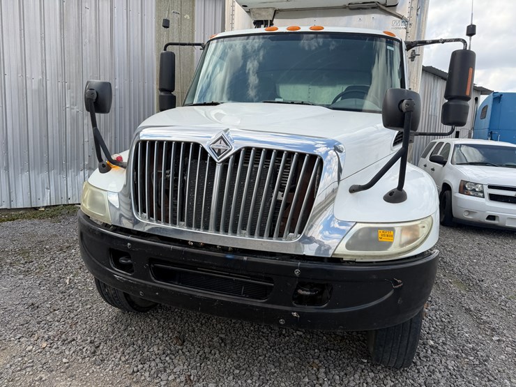 2004-international-durastar-4300-image-30