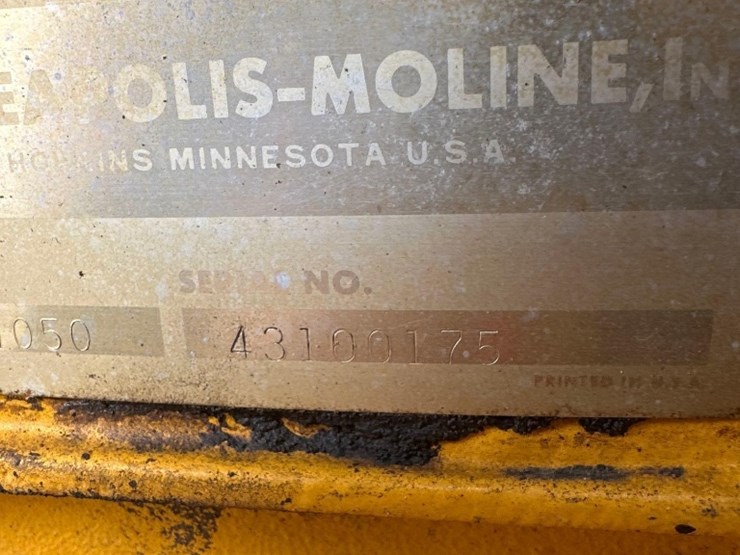 minneapolis-moline-g1050-image-12