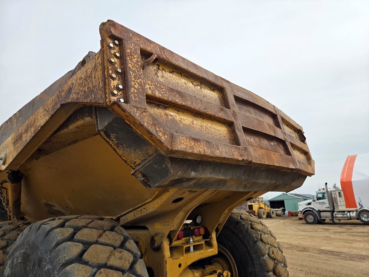 caterpillar-740-image-38