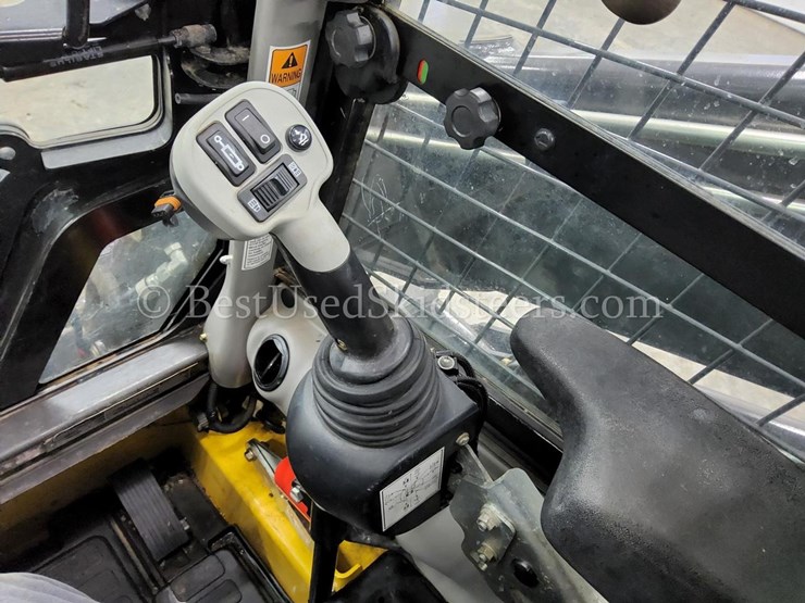 2017-new-holland-c232-image-26