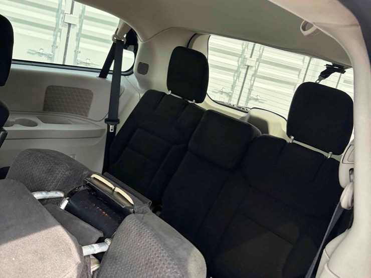 2015-dodge-grand-caravan-image-9