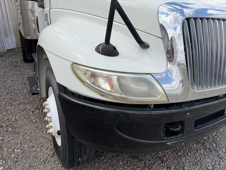 2004-international-durastar-4300-image-32